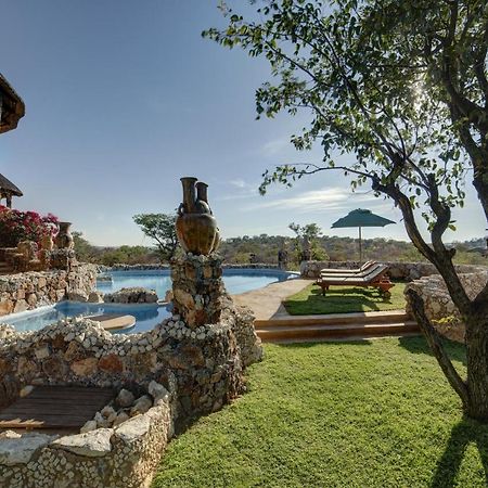 Eagle Tented Lodge & Spa Okaukuejo Esterno foto